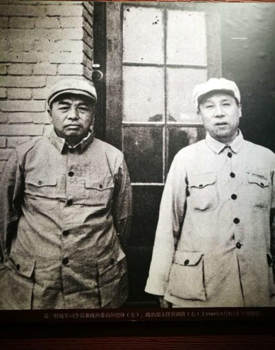 △1949年9月,第一野战军司令员兼政委彭德怀、政治部主任甘泗淇在兰州