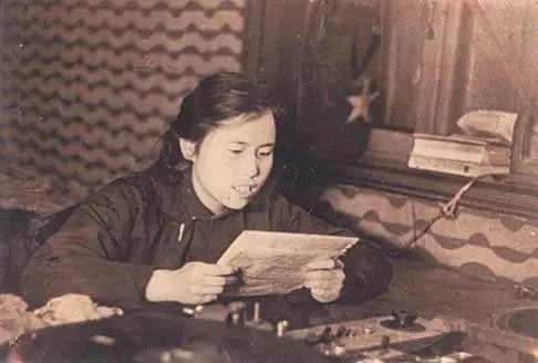 △1949年时任青岛人民广播电台播音员的杨洁,后来成为中央电视台第一代电视导演,曾执导电视剧《西游记》。