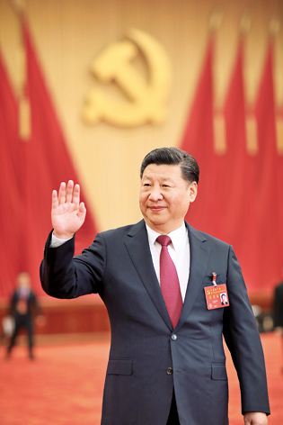 △2017年10月25日,习近平在北京人民大会堂亲切会见出席党的十九大代表、特邀代表和列席人员。