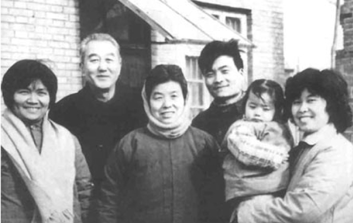 △1981年,齐越与焦裕禄家人合影留念