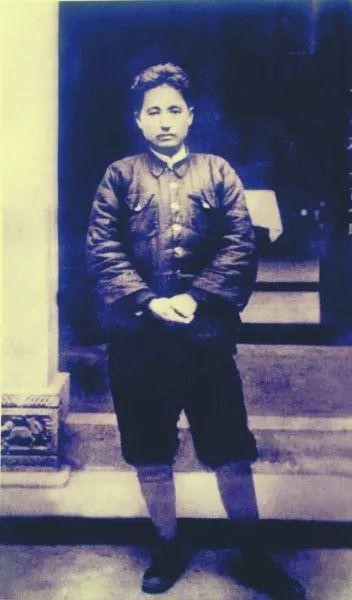 △方志敏军装照,摄于被捕当日